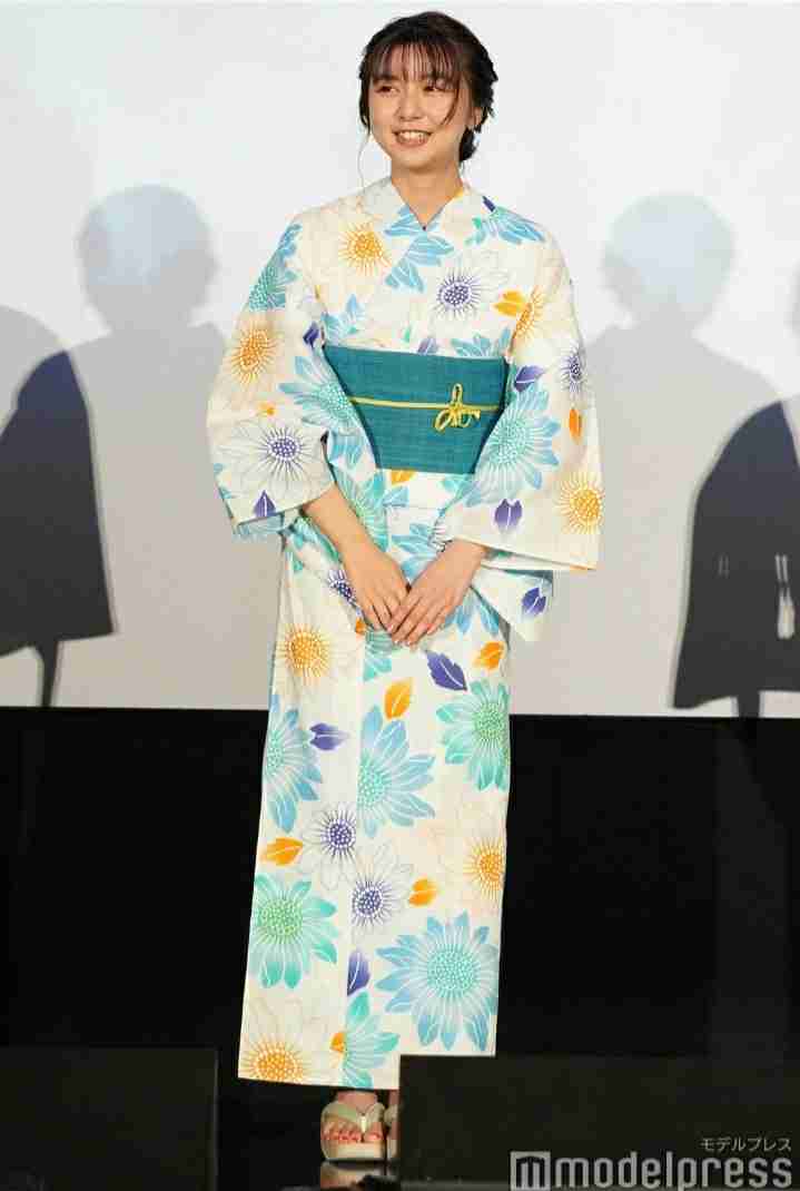 女優の舞台挨拶衣装を貼るトピPart5