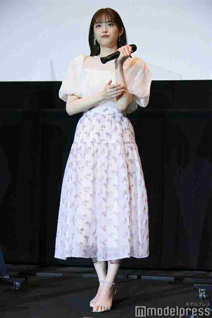 女優の舞台挨拶衣装を貼るトピPart5