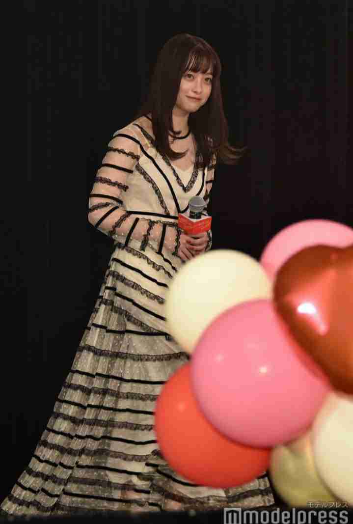 女優の舞台挨拶衣装を貼るトピPart5