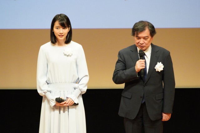 女優の舞台挨拶衣装を貼るトピPart5