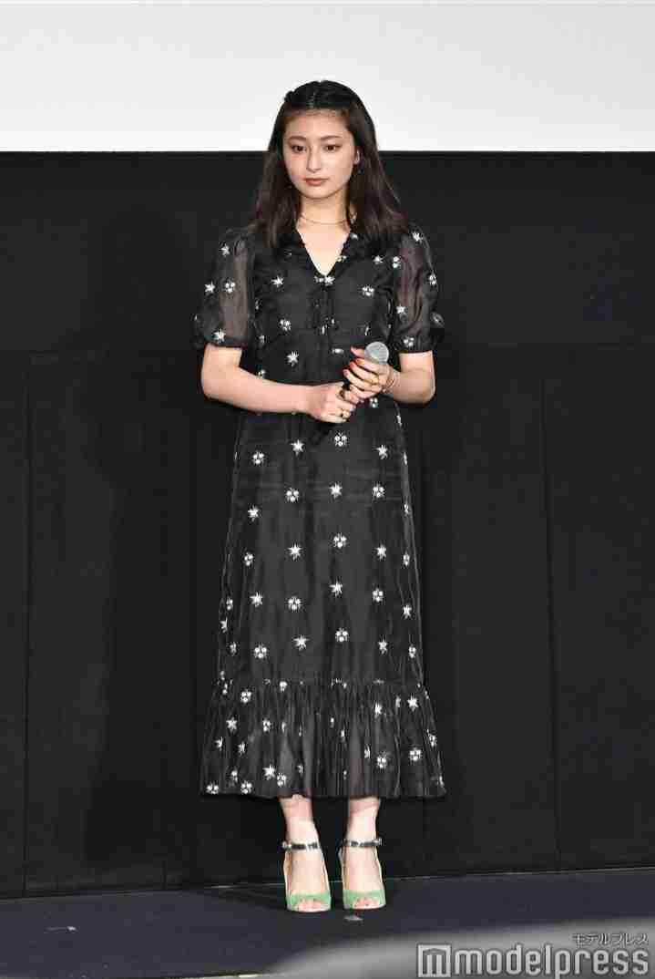 女優の舞台挨拶衣装を貼るトピPart5