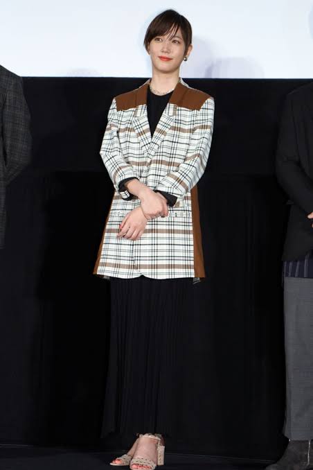 女優の舞台挨拶衣装を貼るトピPart5