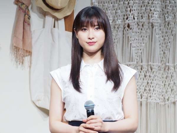 女優の舞台挨拶衣装を貼るトピPart5