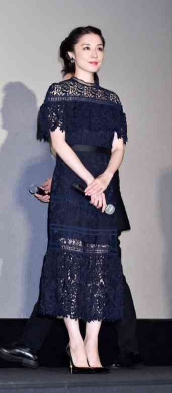 女優の舞台挨拶衣装を貼るトピPart5