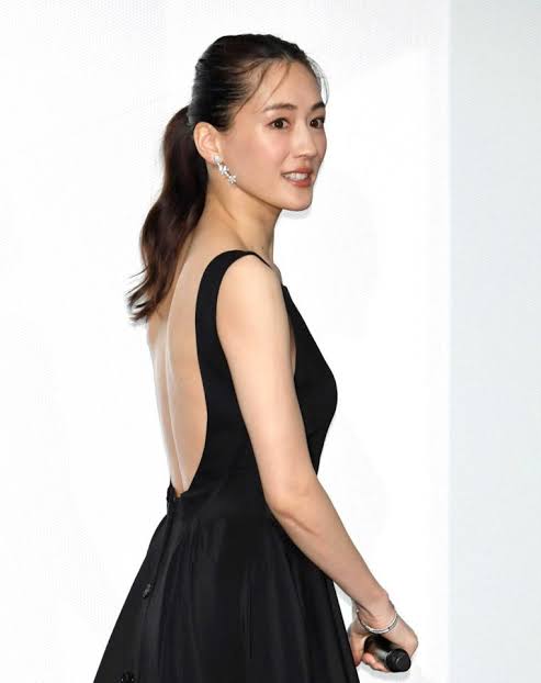 女優の舞台挨拶衣装を貼るトピPart5