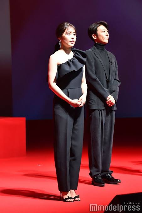女優の舞台挨拶衣装を貼るトピPart5