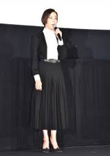 女優の舞台挨拶衣装を貼るトピPart5
