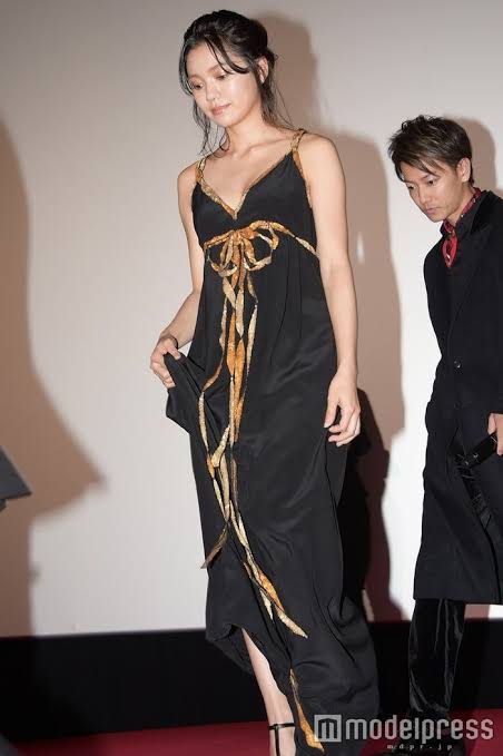 女優の舞台挨拶衣装を貼るトピPart5