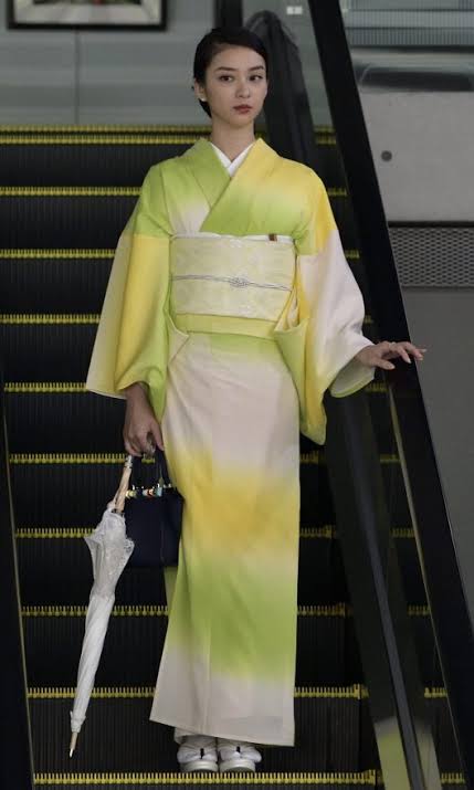 【芸能人】難易度高い衣装を着こなしている画像が見たい