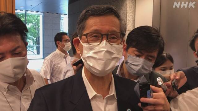 首相と都知事に特例で五輪功労章　IOC会長「困難な2年間」