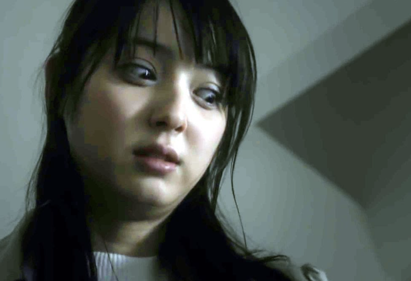佐々木希　デコ出しメガネ姿に「別人みたい」「雰囲気いつもと違う」の声