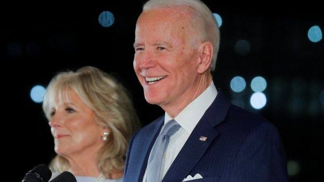 アフガンから脱出の妊婦、米軍機内で産気づき無事出産