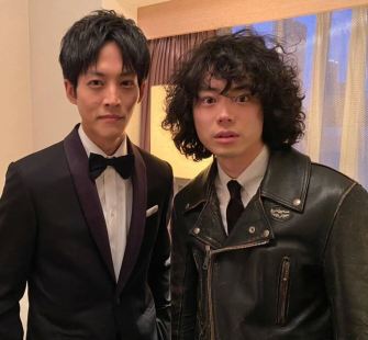 松坂桃李、戸田恵梨香との結婚生活語る「より楽に」