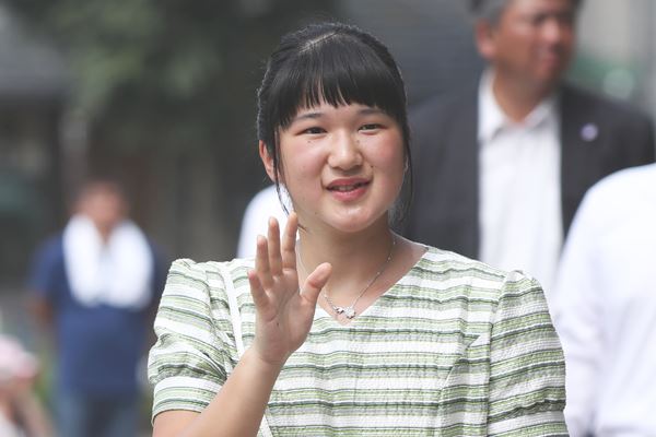 「わぁ、素敵!」スペイン王女姉妹のリンクコーデにときめきが止まらない!