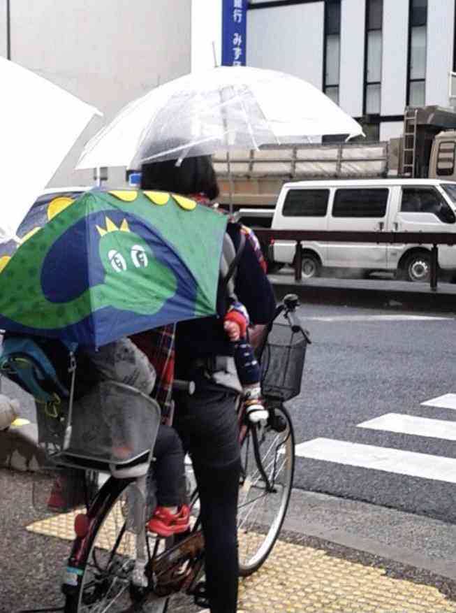 歩道でチリンチリンは23%、片手で傘さし運転は21%…自転車ユーザーアンケート