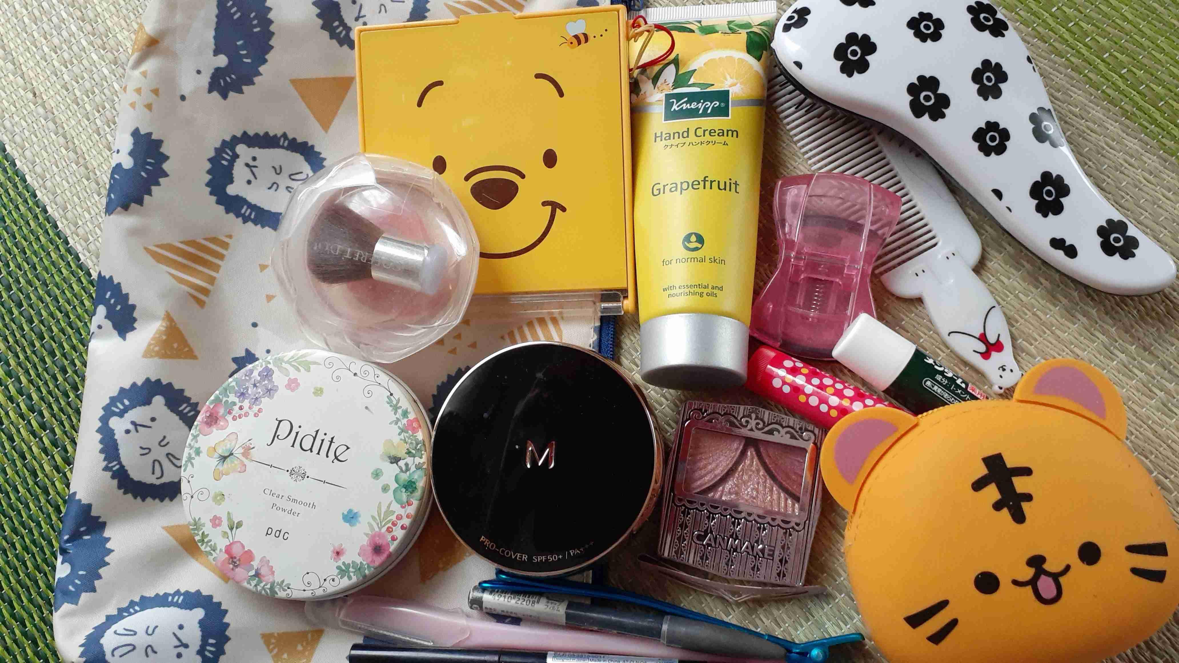 ポーチの中身見せて下さい！