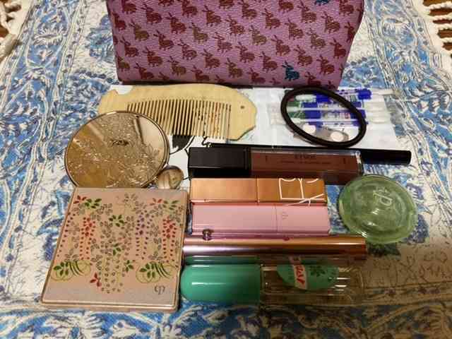 ポーチの中身見せて下さい！