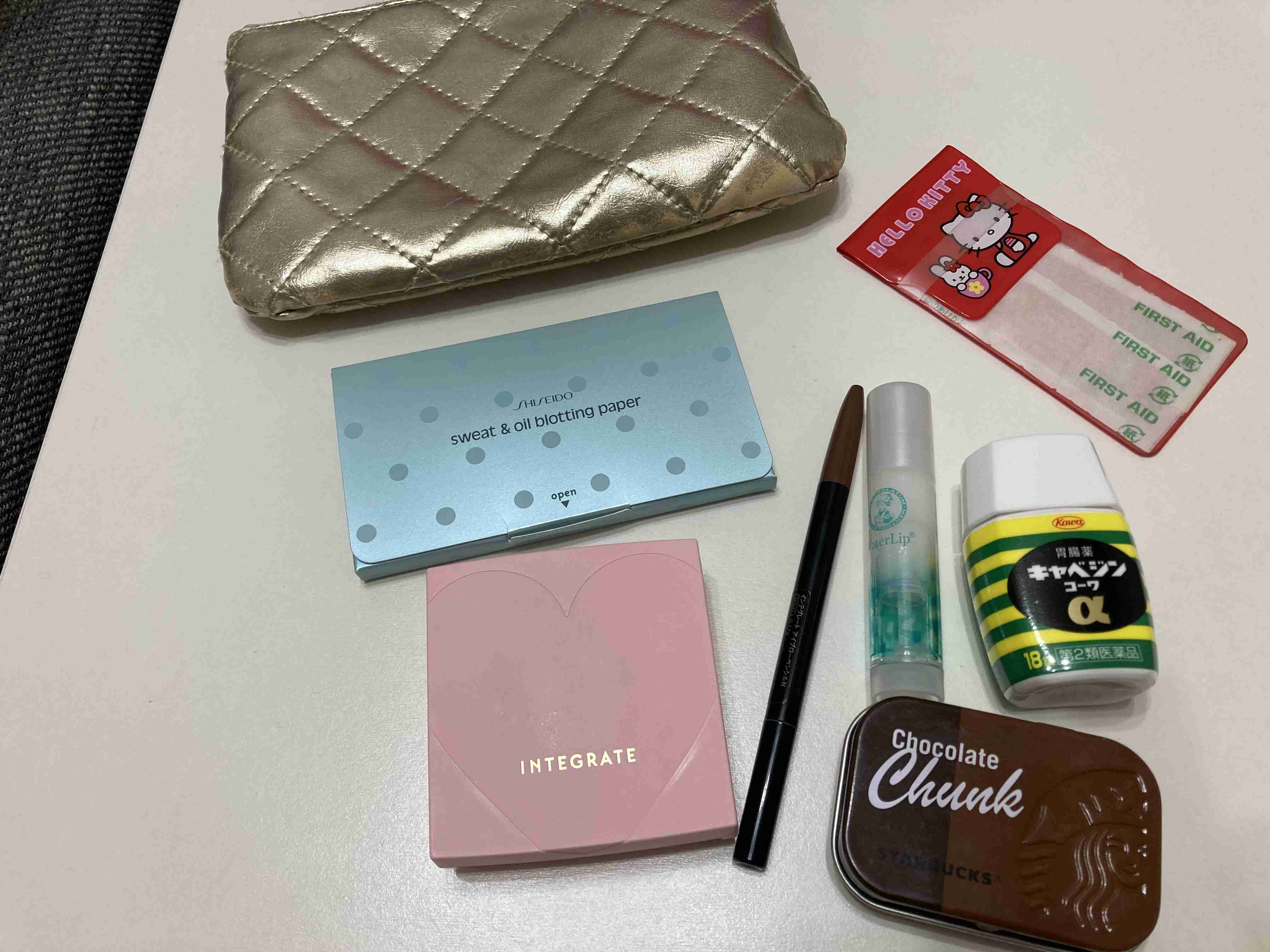 ポーチの中身見せて下さい！