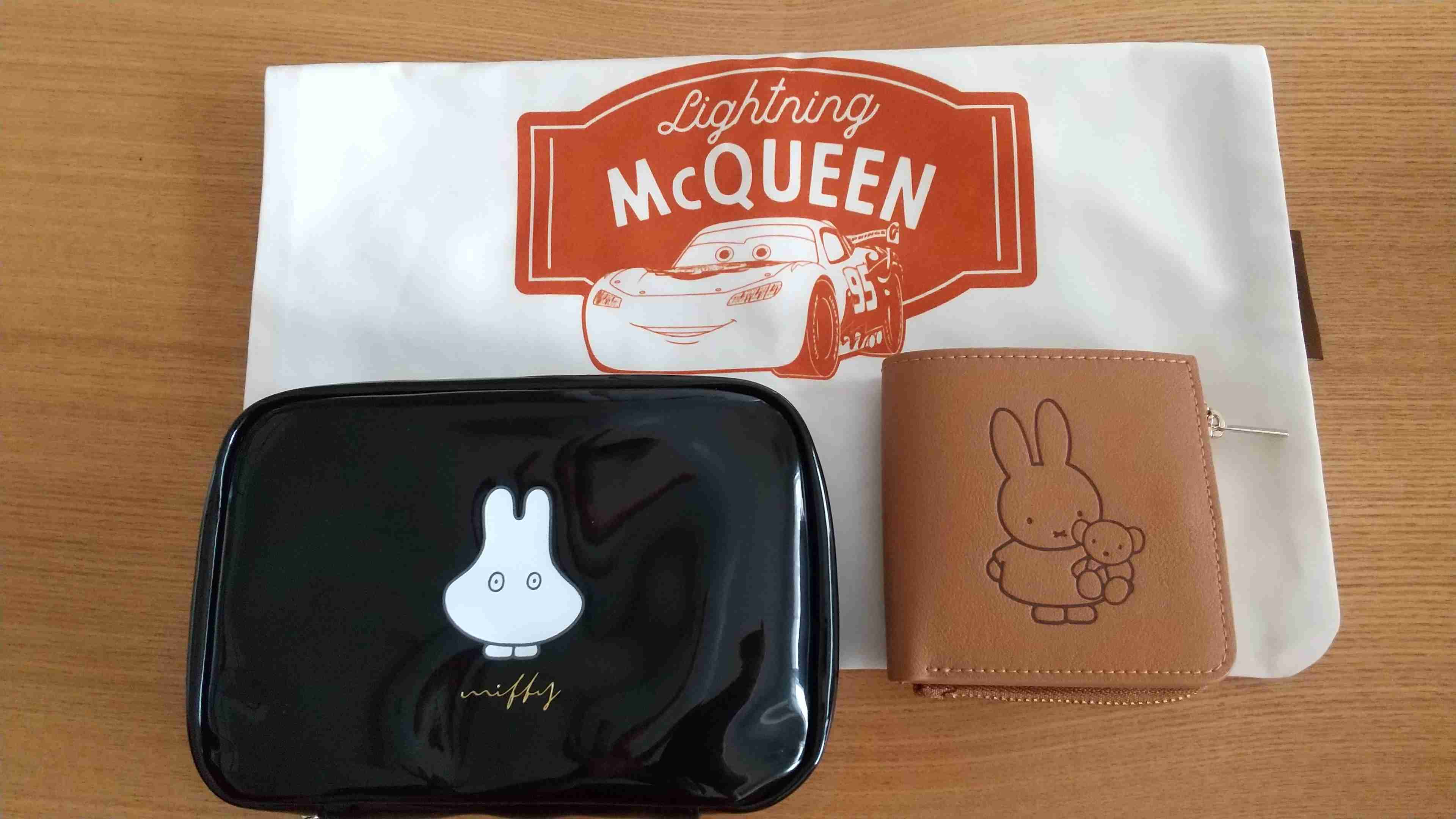 ポーチの中身見せて下さい！