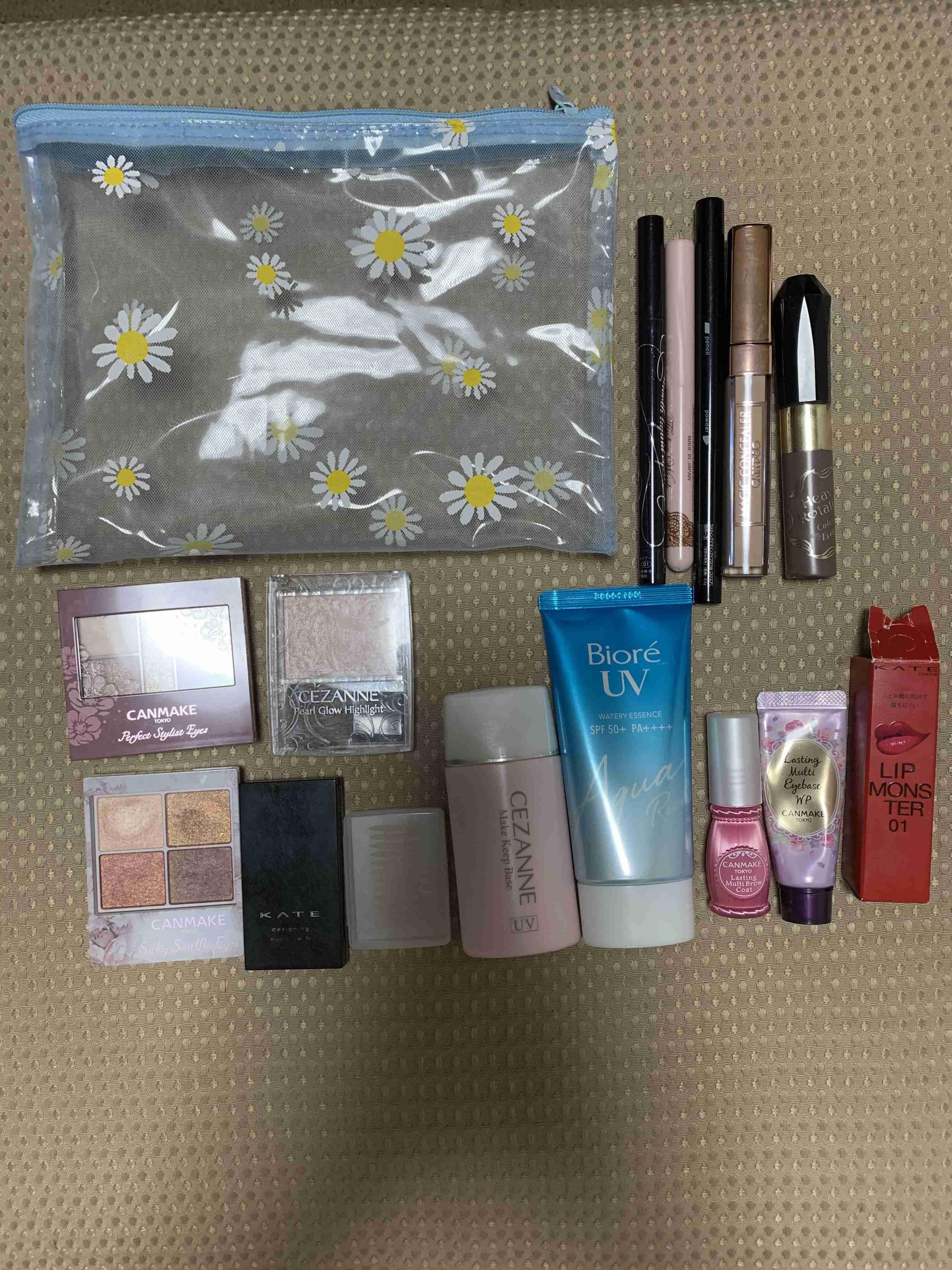 ポーチの中身見せて下さい！