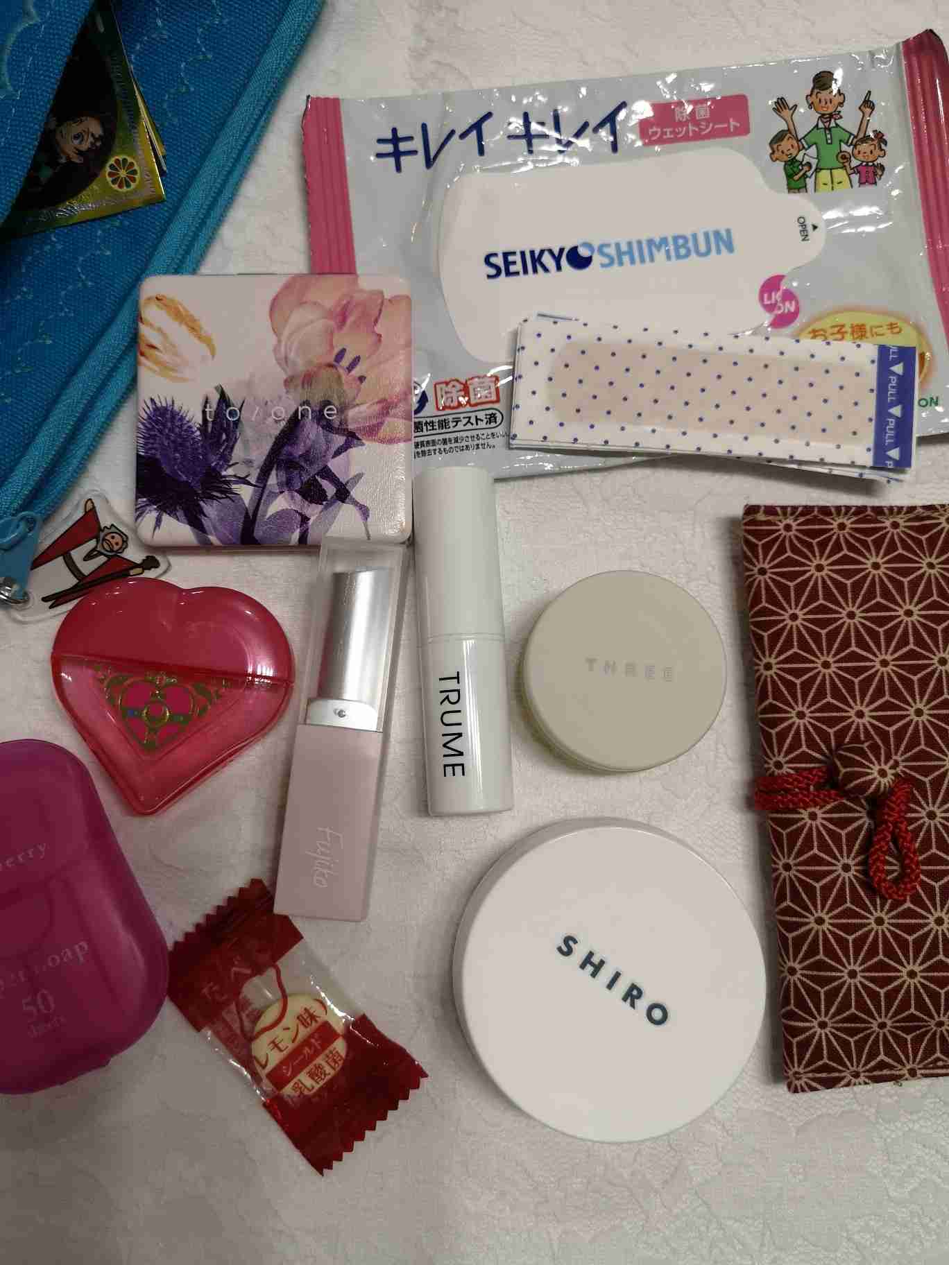 ポーチの中身見せて下さい！