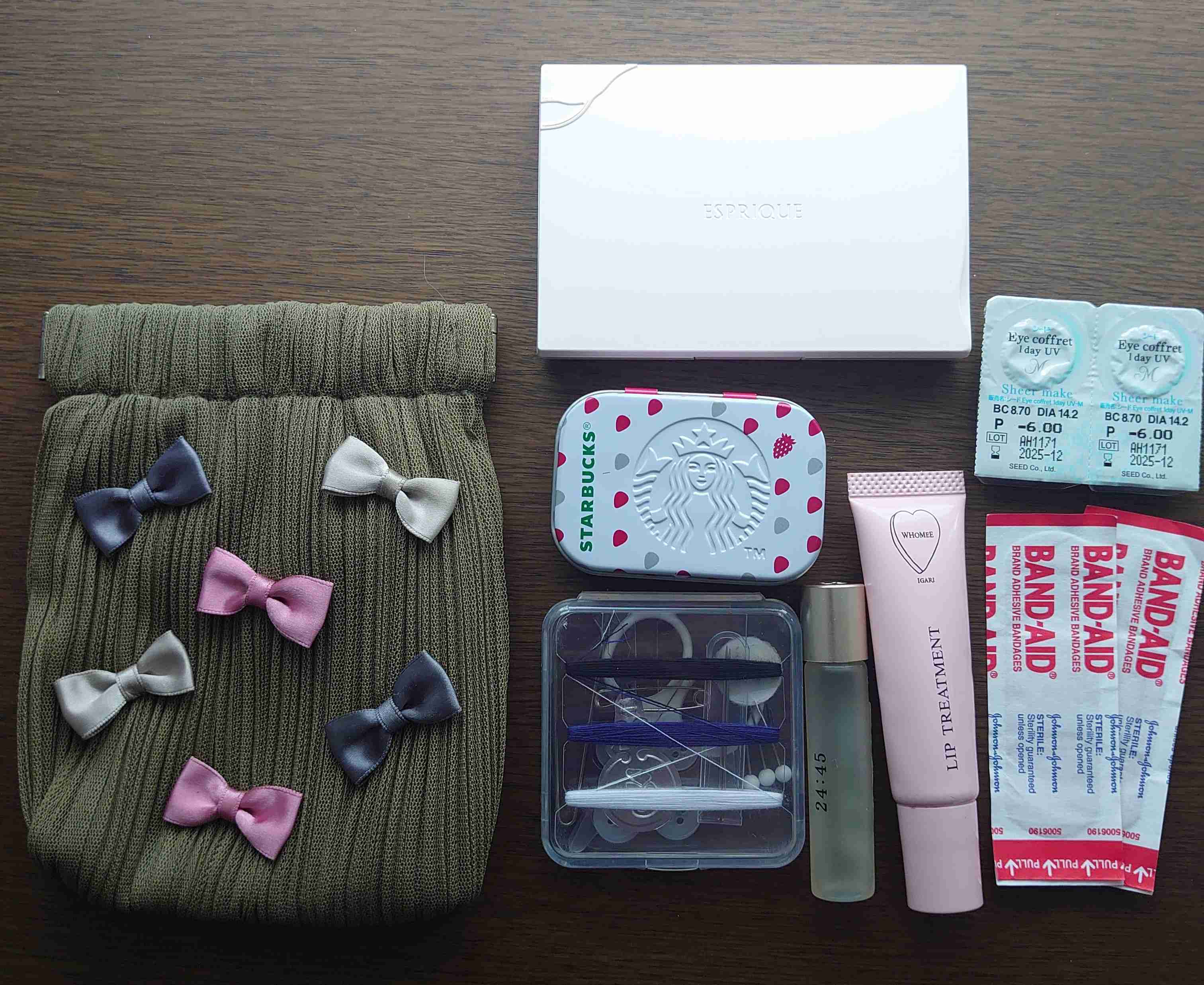 ポーチの中身見せて下さい！