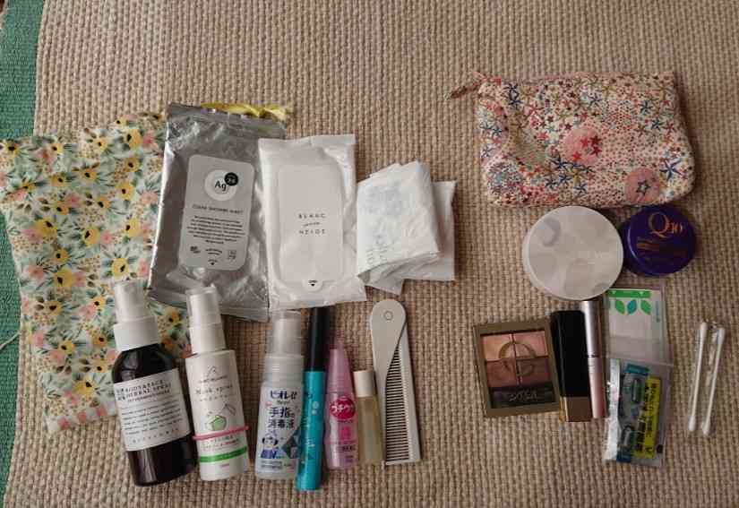 ポーチの中身見せて下さい！