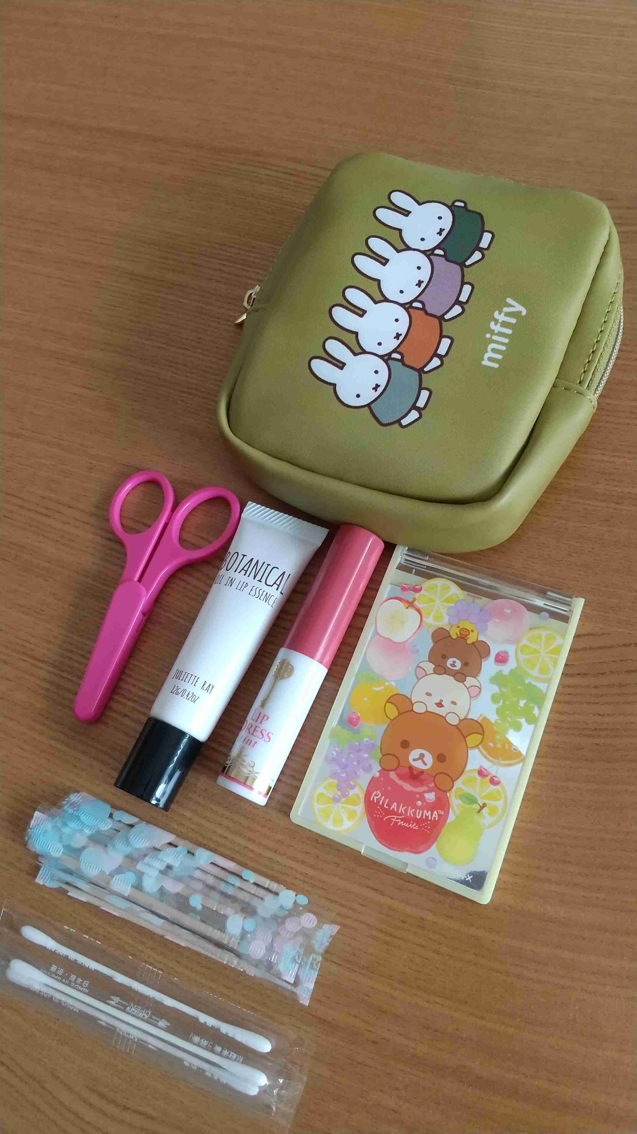 ポーチの中身見せて下さい！