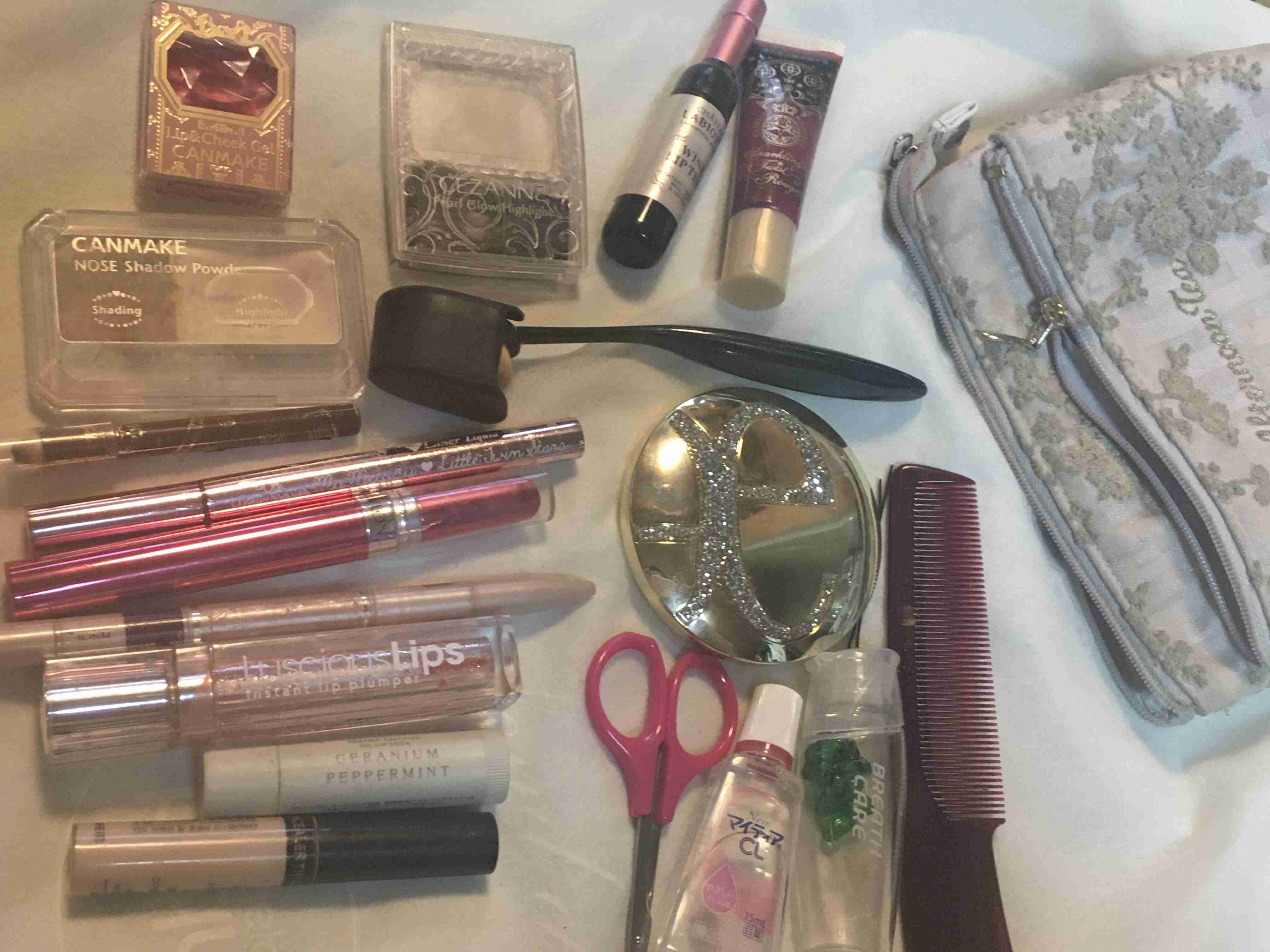 ポーチの中身見せて下さい！