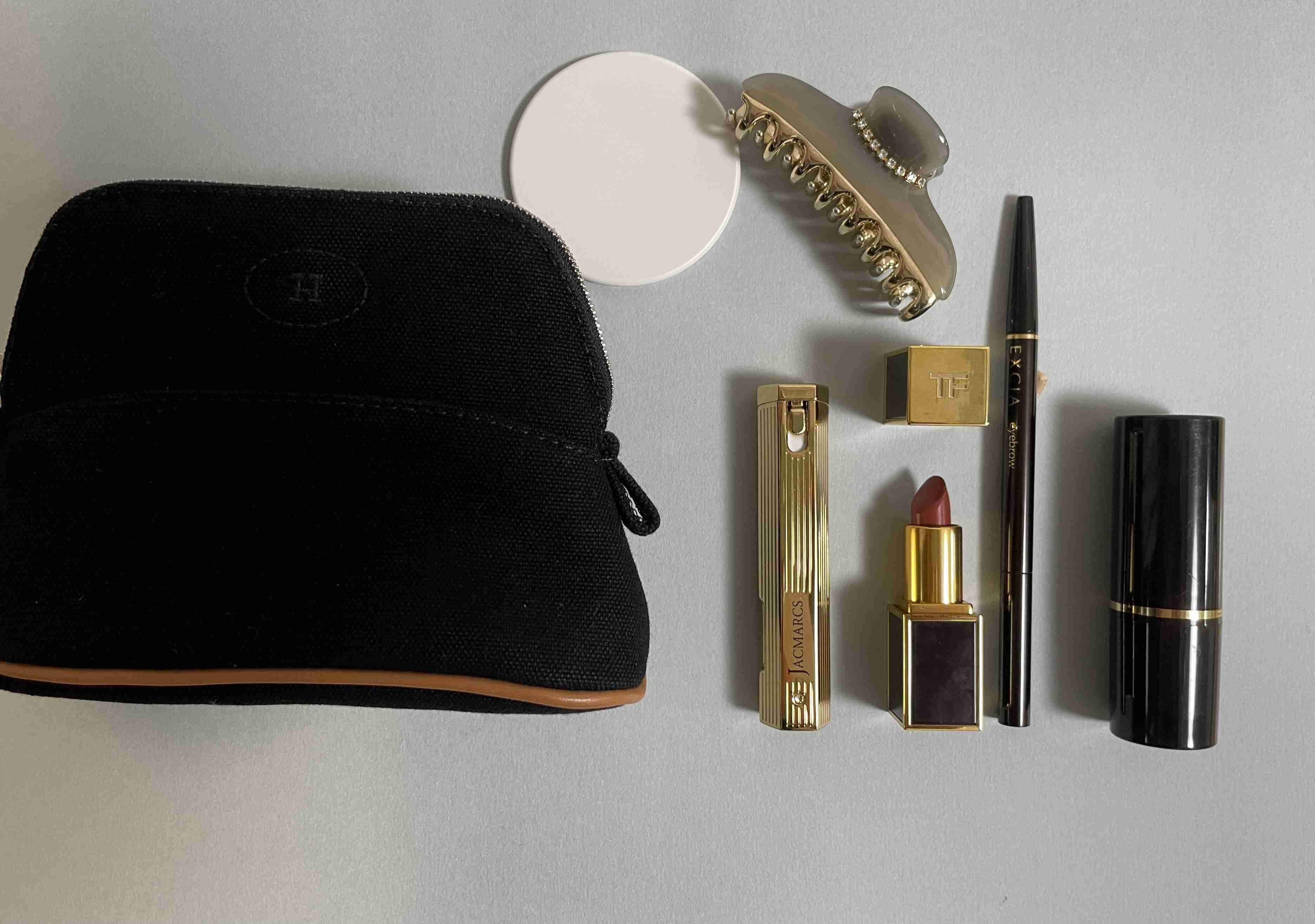 ポーチの中身見せて下さい！