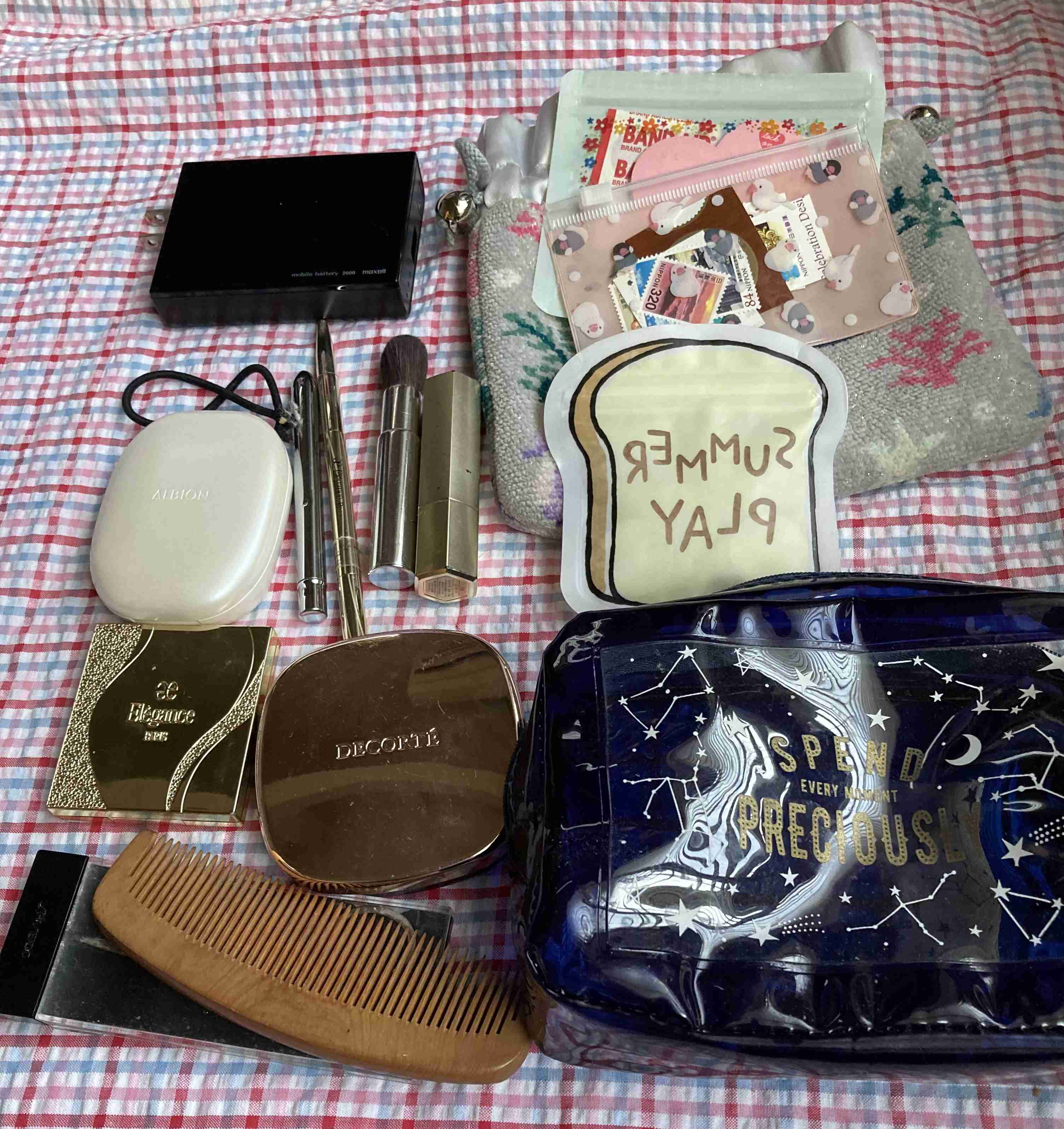 ポーチの中身見せて下さい！