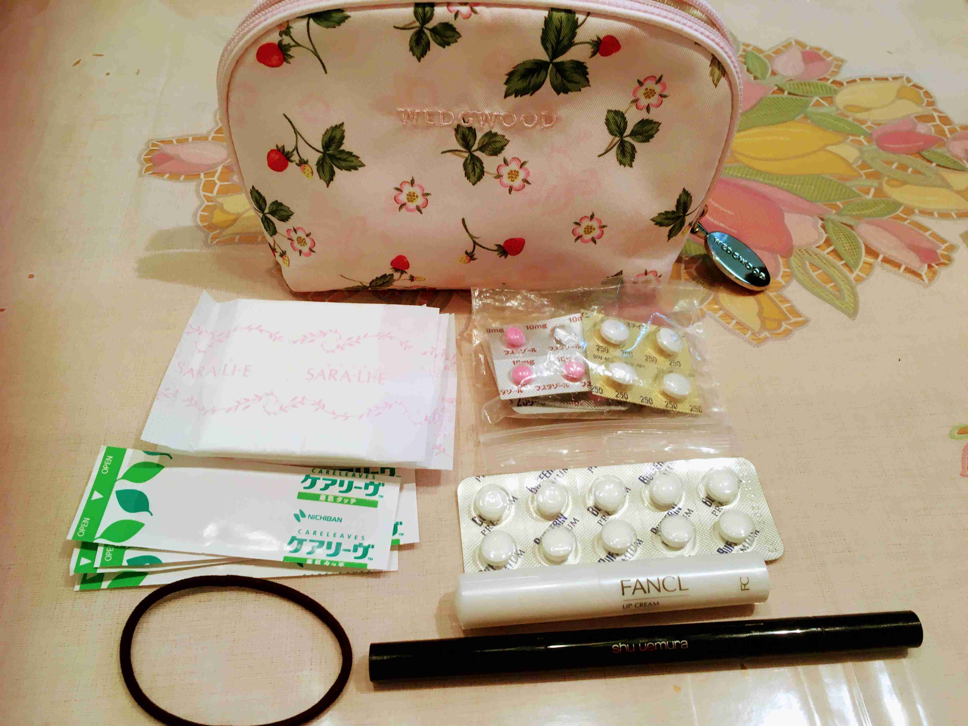 ポーチの中身見せて下さい！