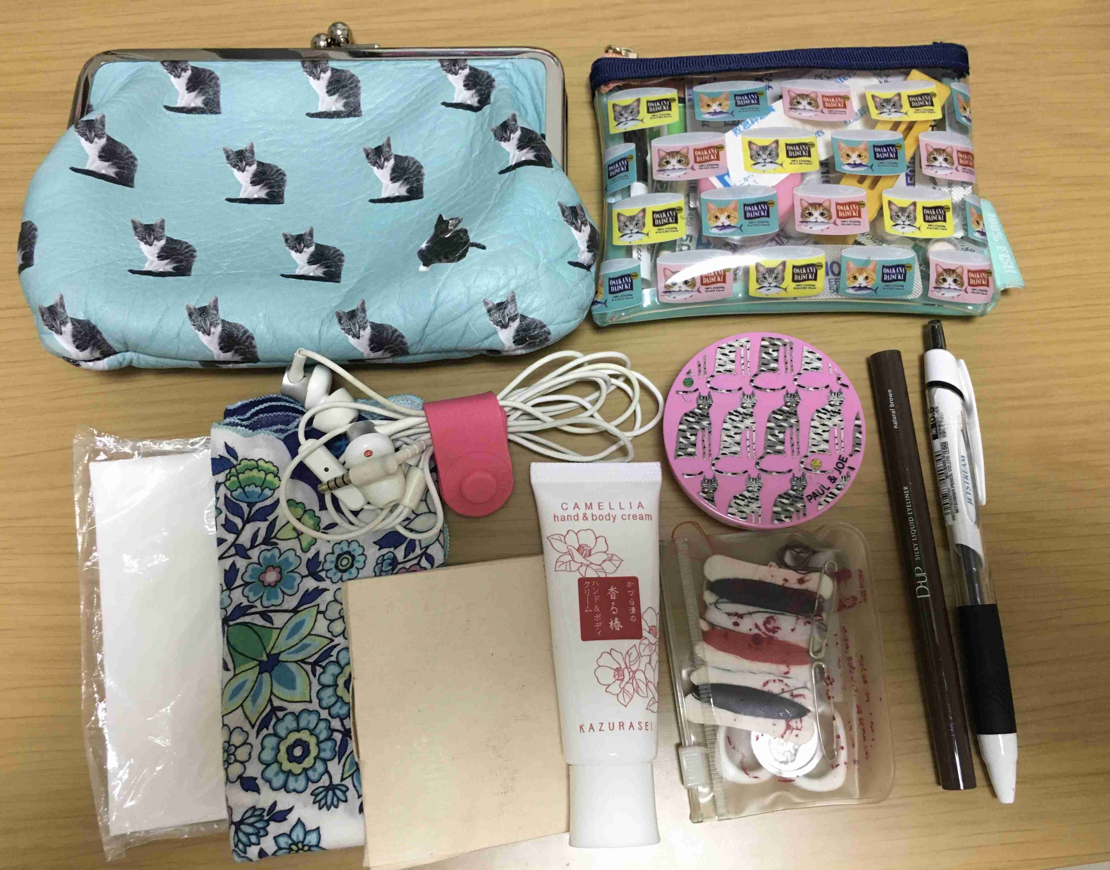 ポーチの中身見せて下さい！