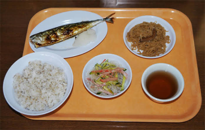 職場に社員食堂がある方ー!