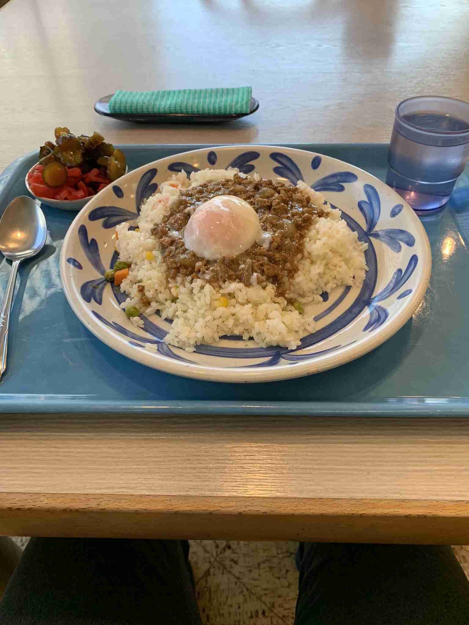 職場に社員食堂がある方ー!