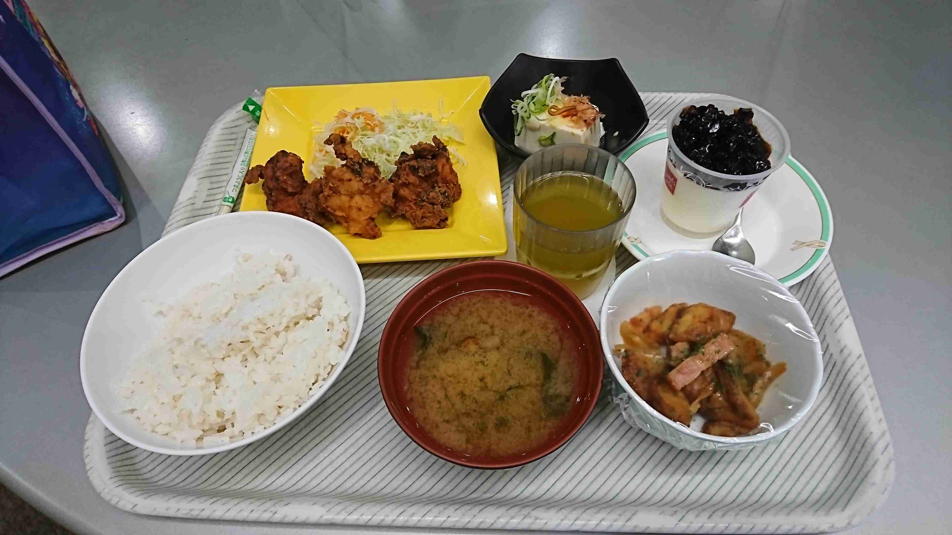 職場に社員食堂がある方ー!