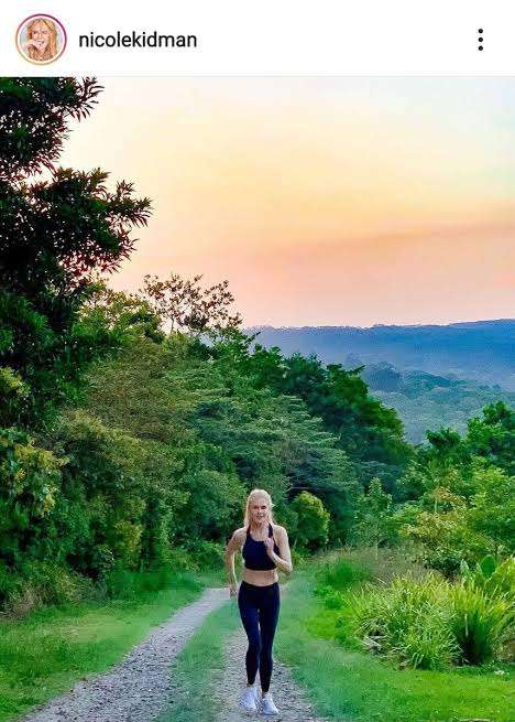 後ろ姿がきれいな女性が見たい