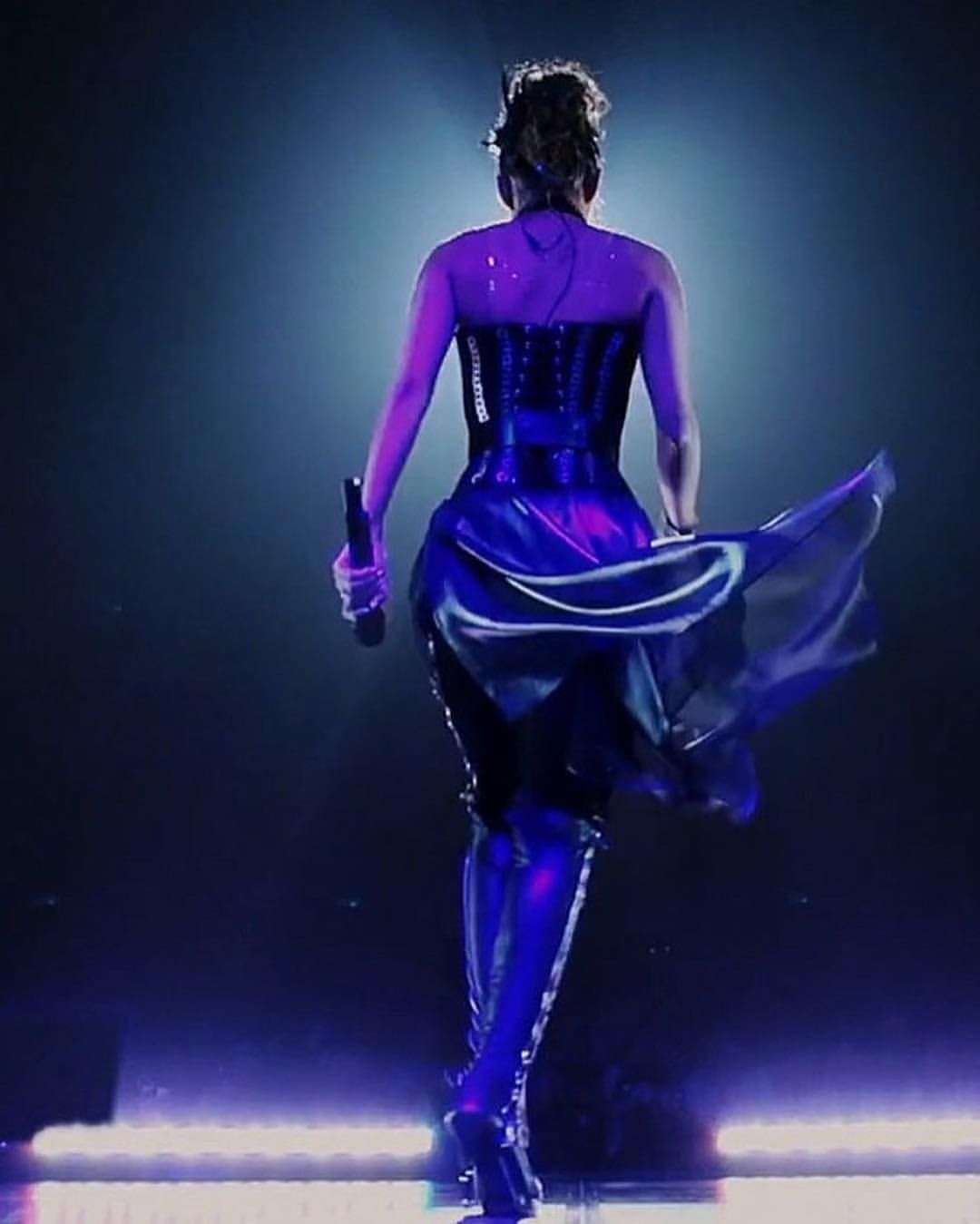 後ろ姿がきれいな女性が見たい