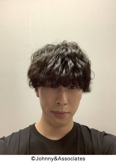 目が死んでると言われる