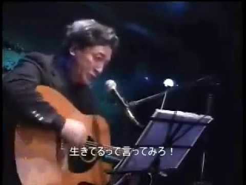 目が死んでると言われる