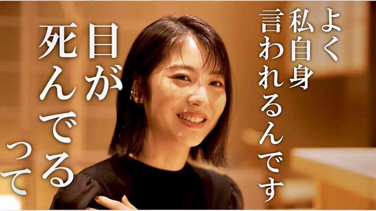 目が死んでると言われる