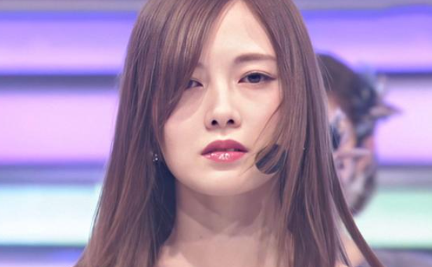 目が死んでると言われる