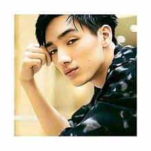 目が死んでると言われる