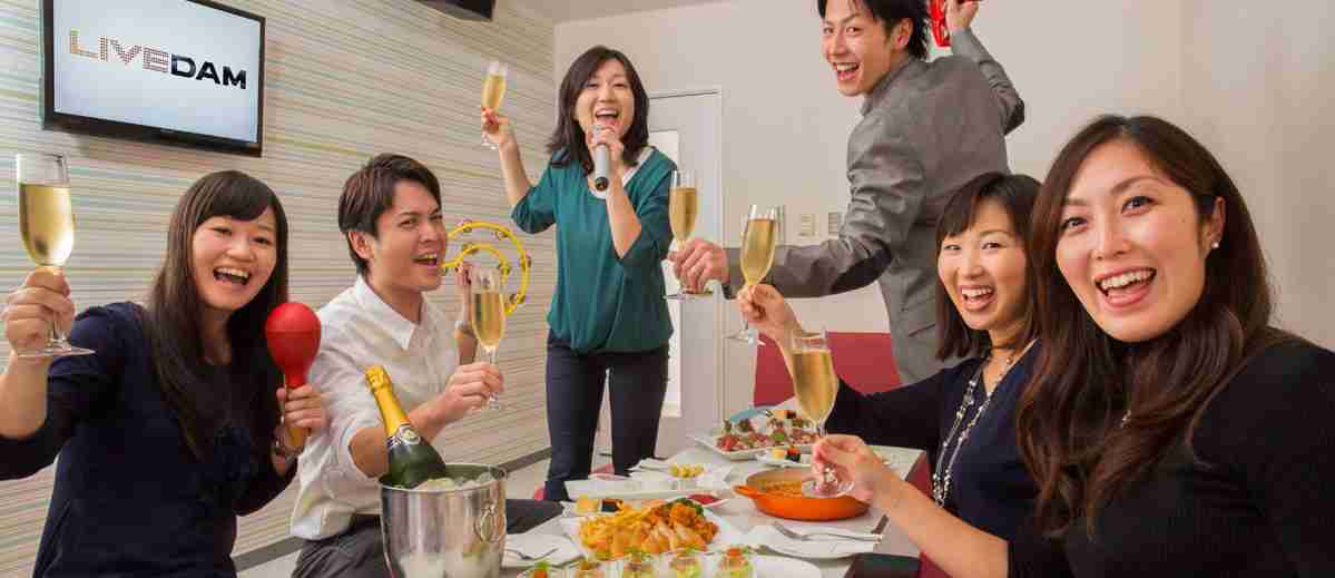 カラオケの採点いつも何点くらいですか？