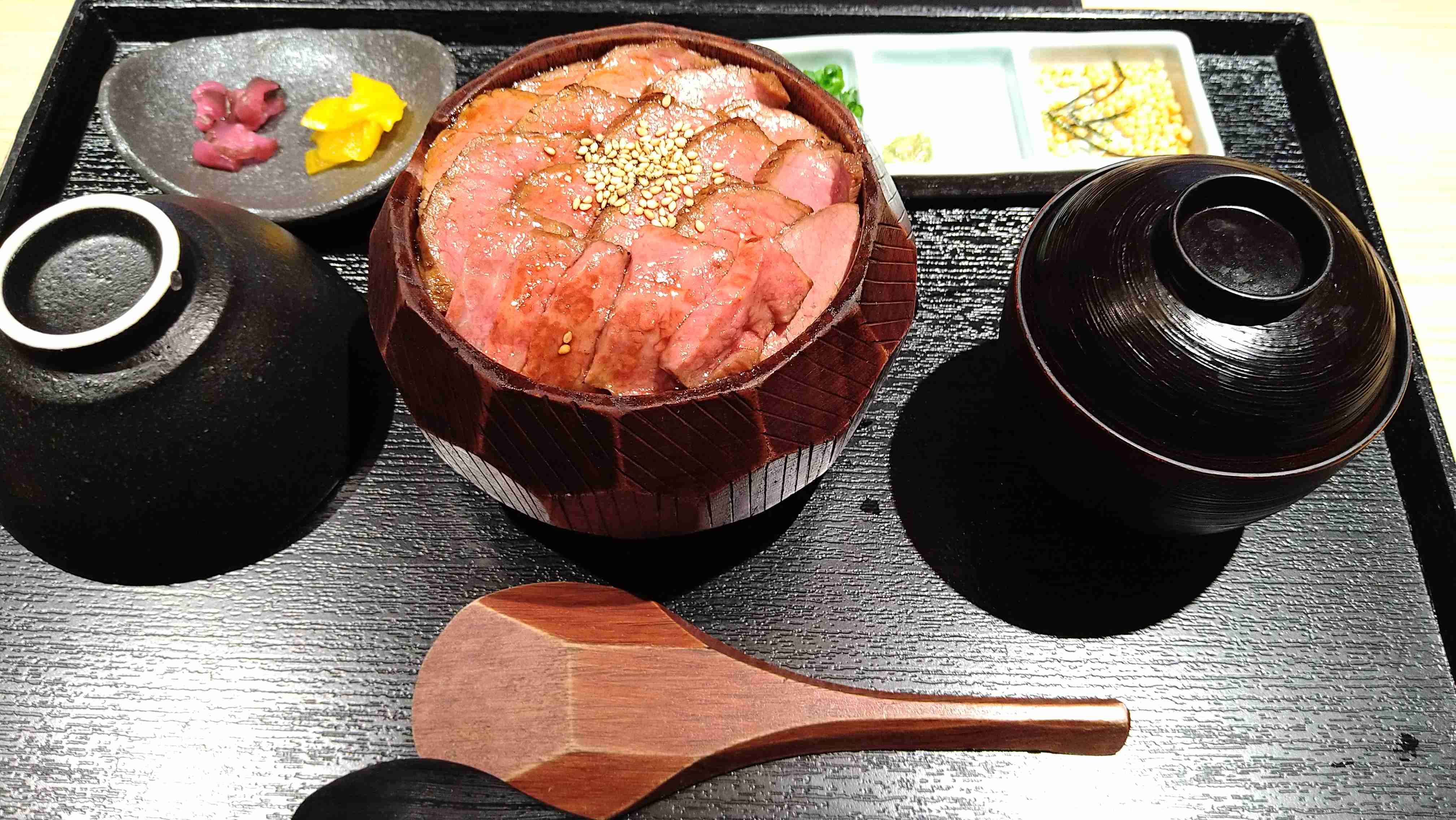 旅行中に撮った食べ物の写真を貼るトピ