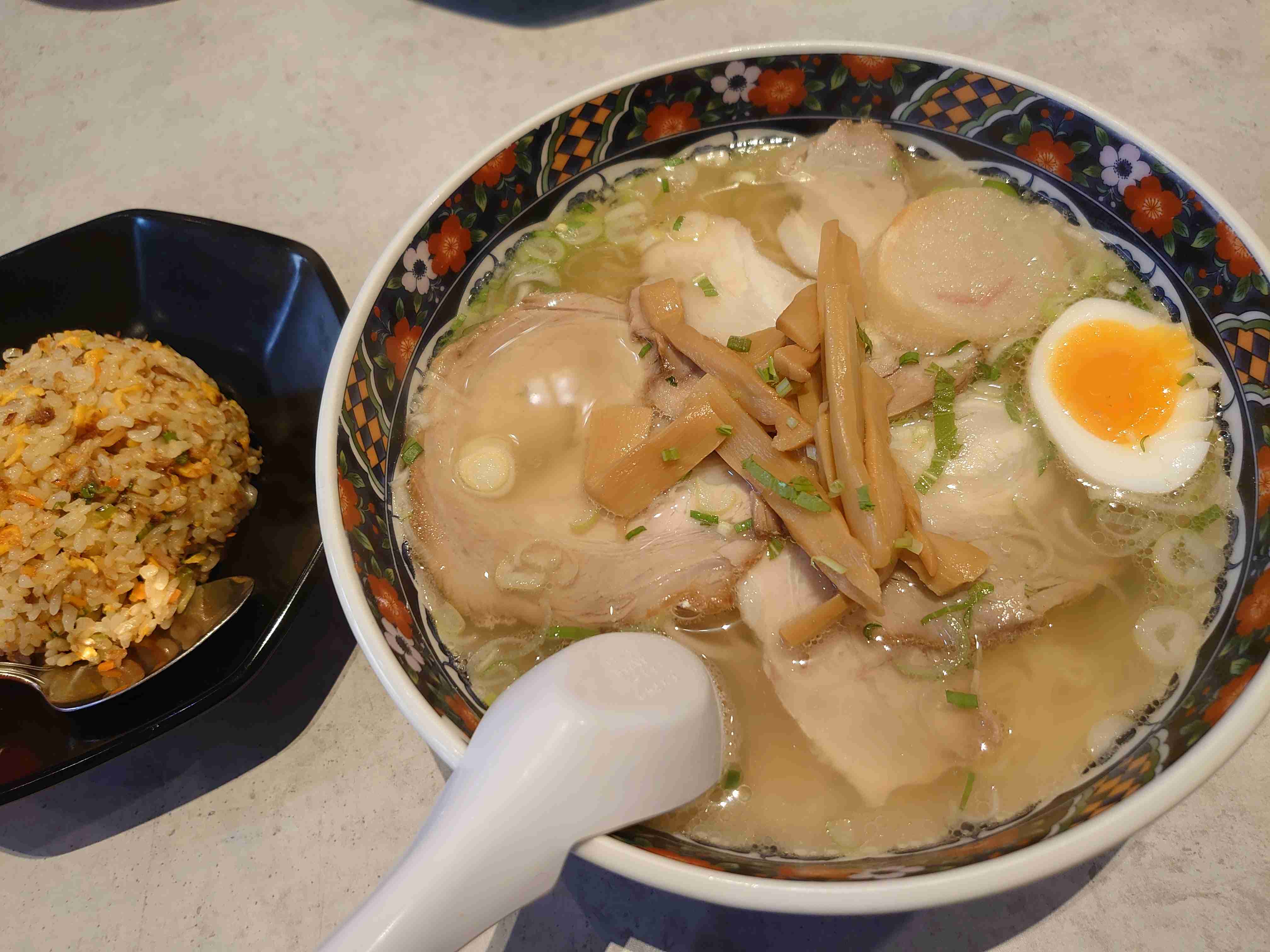 旅行中に撮った食べ物の写真を貼るトピ