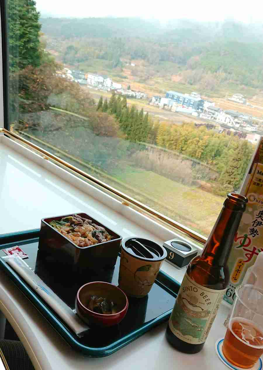 旅行中に撮った食べ物の写真を貼るトピ