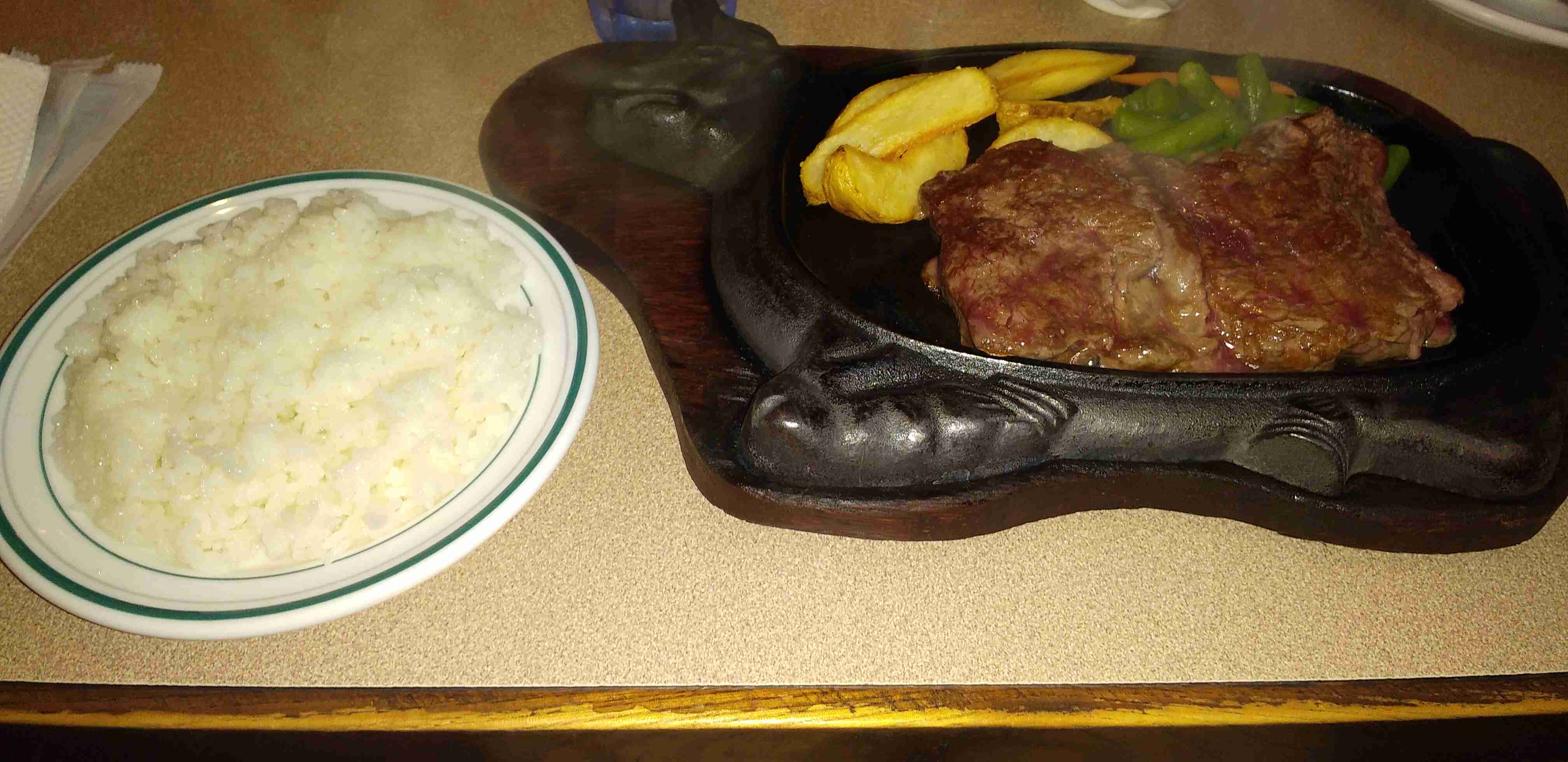 旅行中に撮った食べ物の写真を貼るトピ