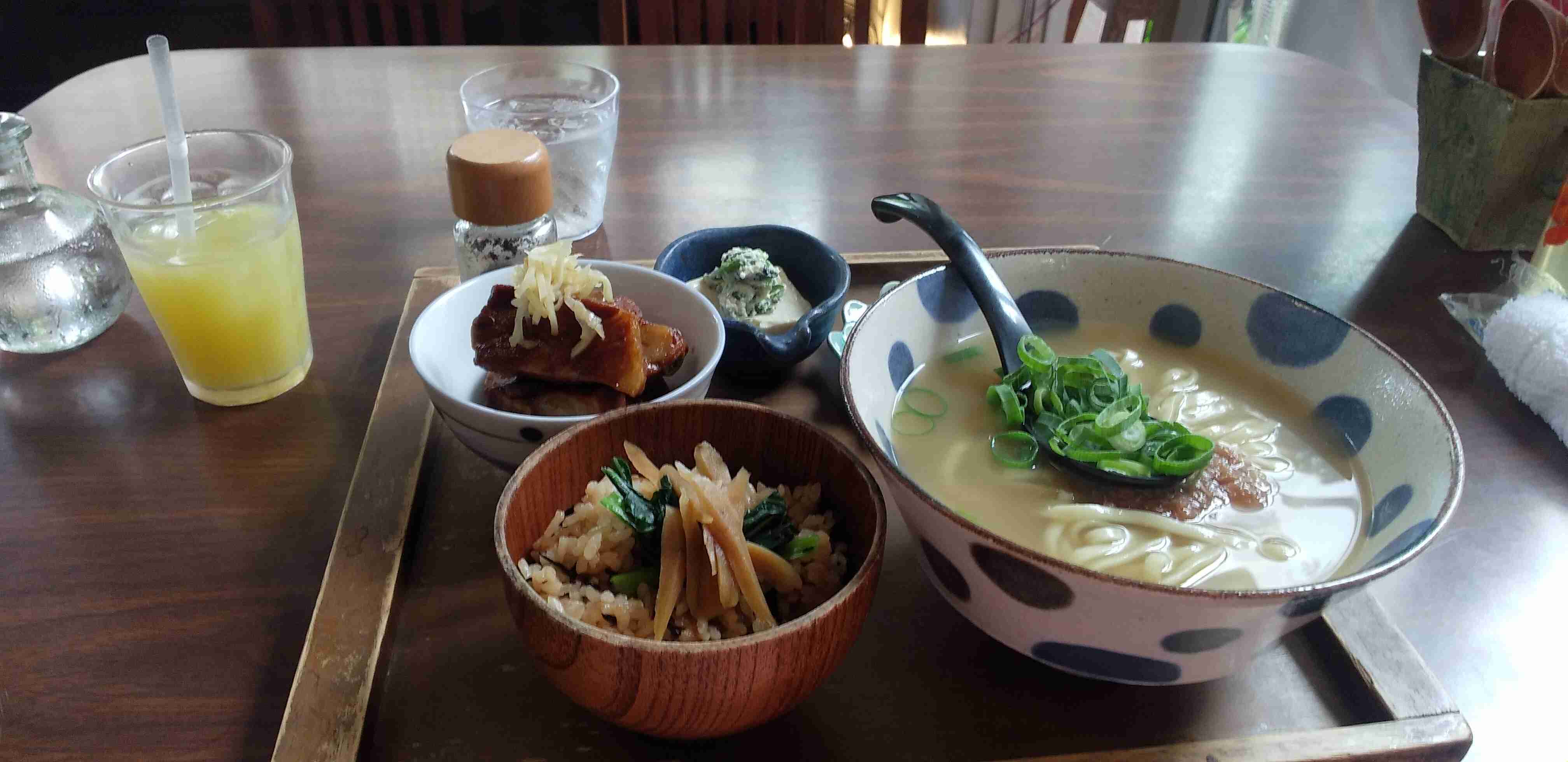 旅行中に撮った食べ物の写真を貼るトピ