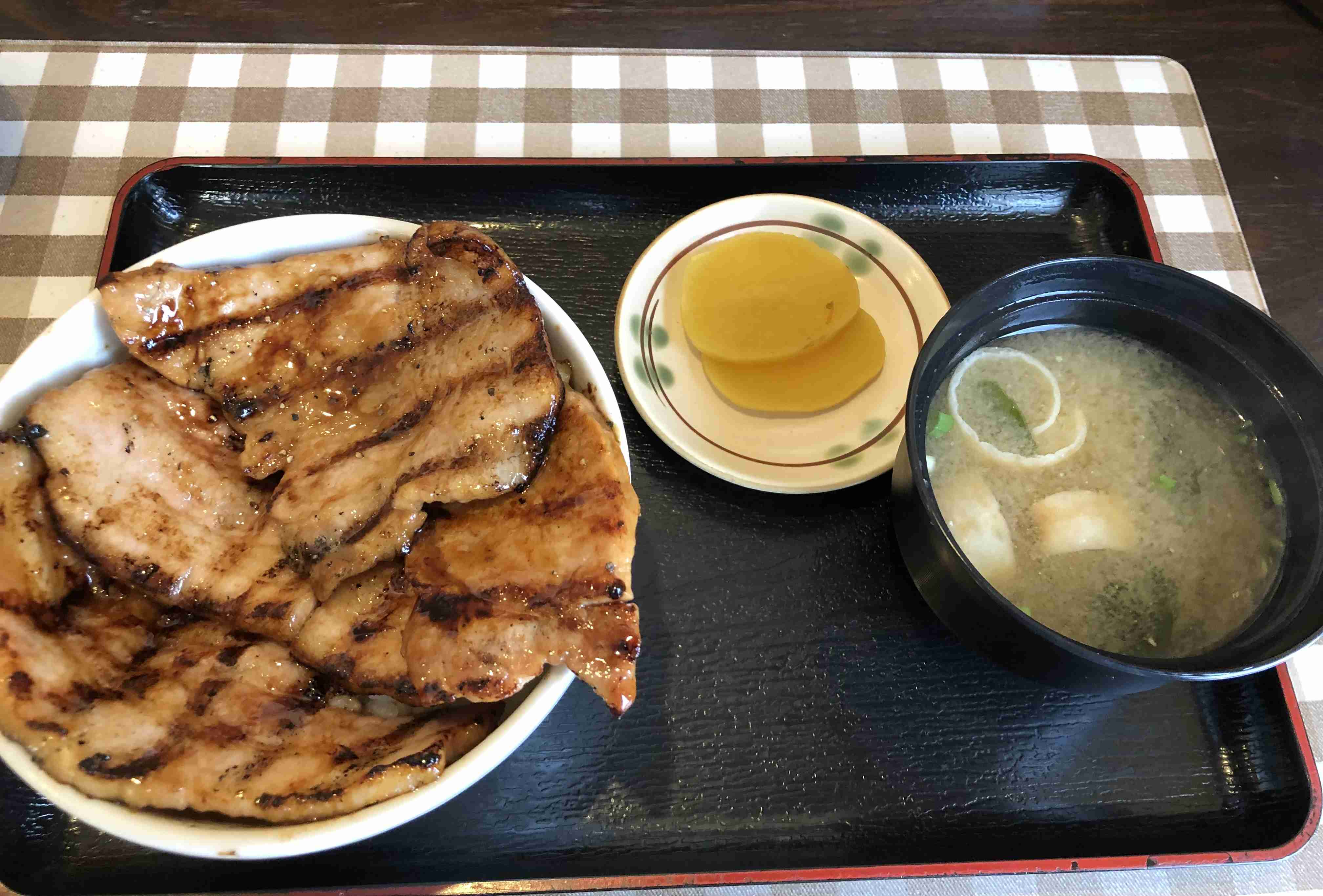 旅行中に撮った食べ物の写真を貼るトピ